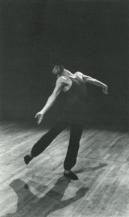 Steve Paxton (1939–2024). Foto: Chris Harris. In: Programmheft New Dance / New Wave (Redaktion: Andrea Amort), TANZ’88, Wiener internationales Tanzfestival. Künstlerische Leitung: Gerhard Brunner. 48 Paxton web