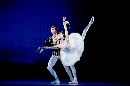 Premierenbesetzung in Dresden: Vladimir Shishov, Elena Vostrotina @Costin Radu dresden shishov elenavostrotina