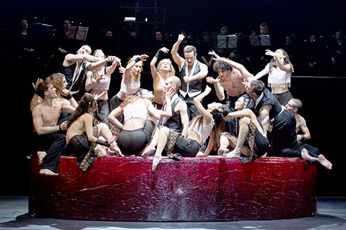 Mei Hong Lin: Turbulentes Hochzeitsfest. © Toni Mesic linz-noces