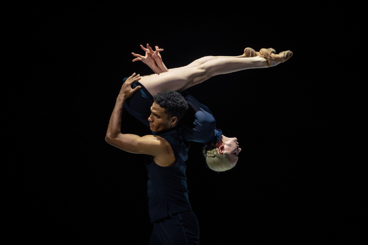 Paul Lightfoot & Sol León / Kammerballetten: „Stay Tuned” © Ashley Taylor Staytuned1 Taylor