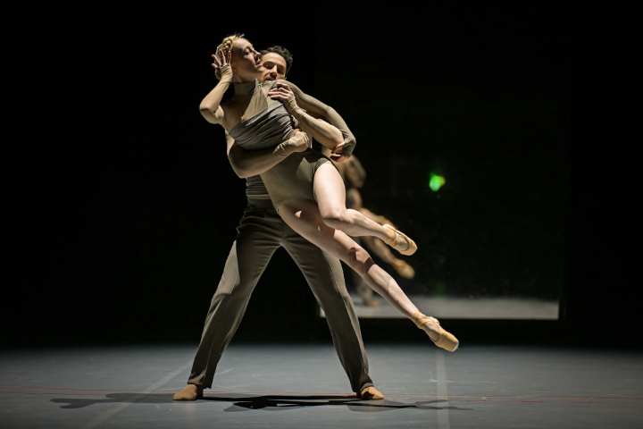 Ballett Graz: "Modern Times. 404-Not Found", Ch: Katarzyna Kozielska, Tanz: Fabio Agenllo, Savanna Haberland © Andreas Etter NotFound1