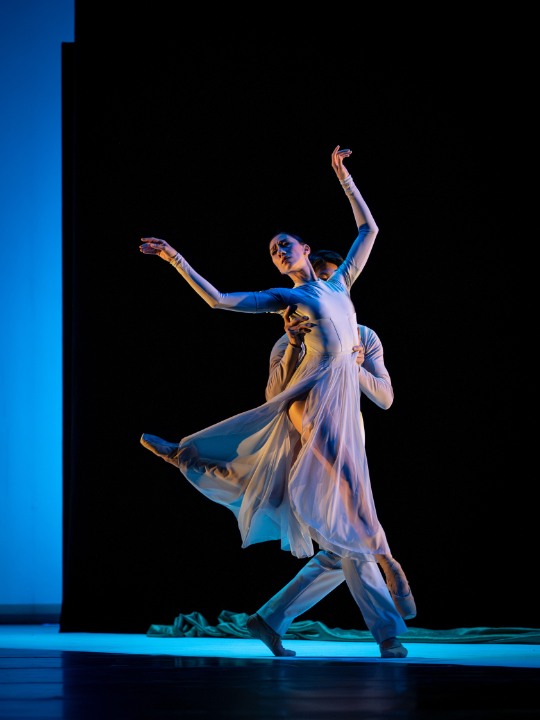 Wiener Staatsballett: "Let me mingle tears with thee", Ch: Jessica Lang; Tänzer*innen: Ioanna Avraam und Masayu Kimoto © Ashley Taylor Lang3