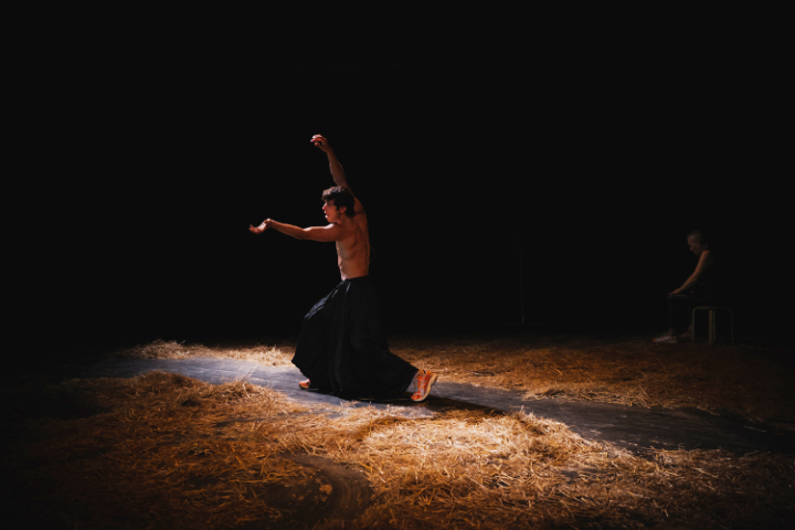 Sascha Paar in „Heimatkörper“ © Alexander Scharf Heimatkoerper1