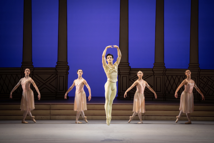 Wiener Staatsballett: "Rhapsody", Ch: Frederick Ashton. Im Bild: António Casalinho und Ensemble © Ashley Taylor Rhapsody Casalinho
