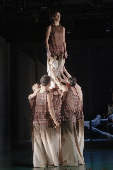 Ballett des Staatstheater Augsburg: "Mozart-Requiem", Ch: Peter Chu; im Bild: Fátima López García © Jan-Pieter Fuhr mozartrequiem3