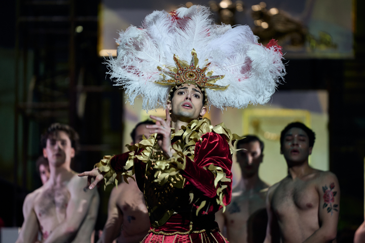 Staatsballett Berlin: "Nurejew". Im Bild: David Soares und Ensemble © Carlos Quezada