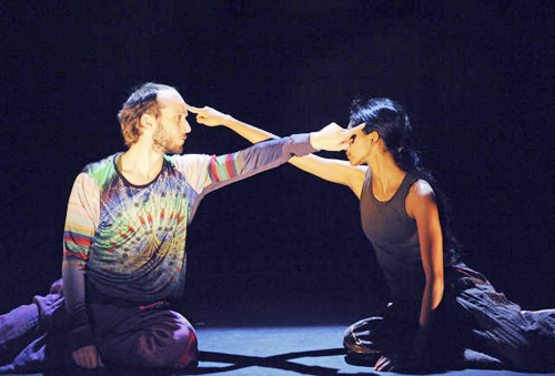 Sidi Larbi Cherkaoui und Shantala Shivalingappa in Play © Tristram Kenton:: play