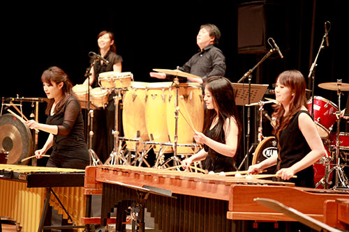 Ju Percussion Group mit Damen. © Ju Percussion Group ju percussion2