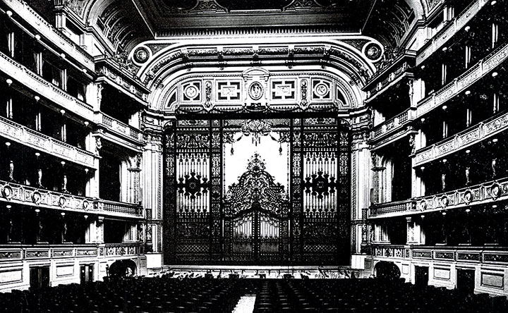 Zuschauerraum der Wiener Oper von 1869 bis zur Zerstörung 1945. In: Wilhelm Beetz, „Das Wiener Opernhaus 1869 bis 1955“, Panorama, Zürich 1955. 05 Geburtstag4